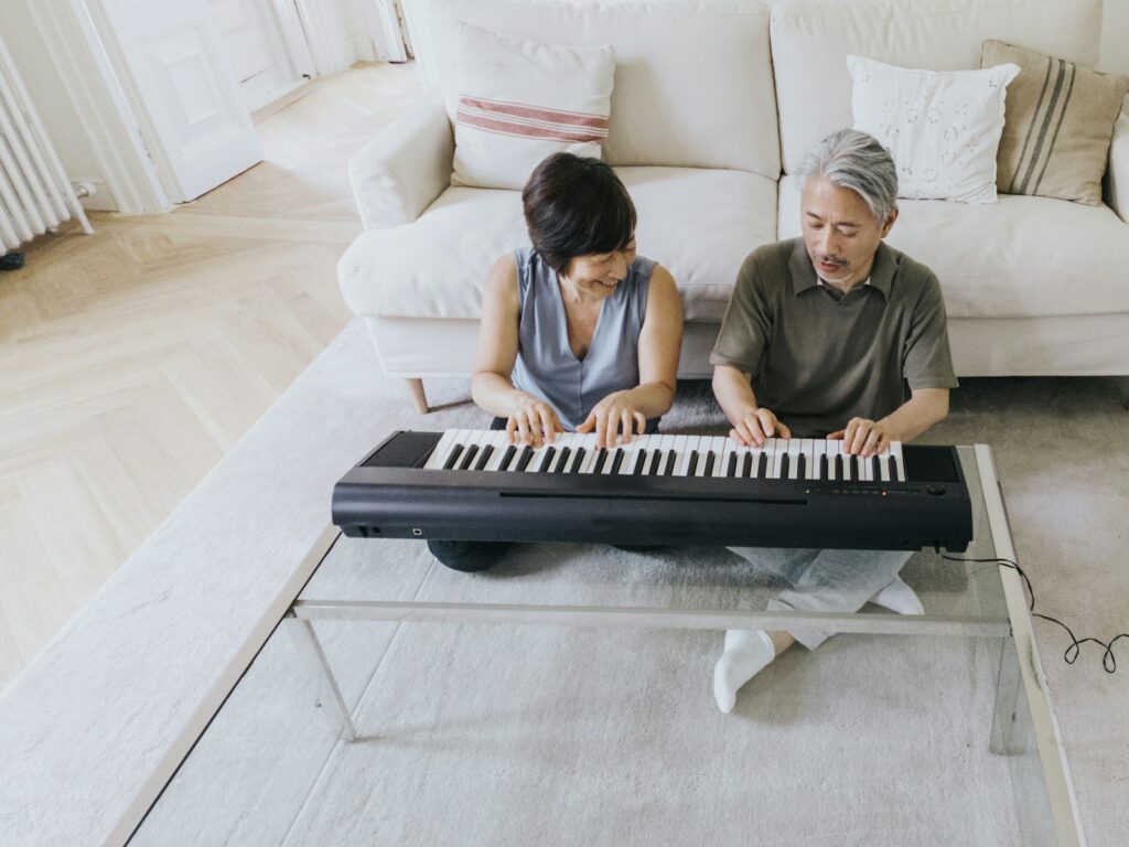 couple s'amusant